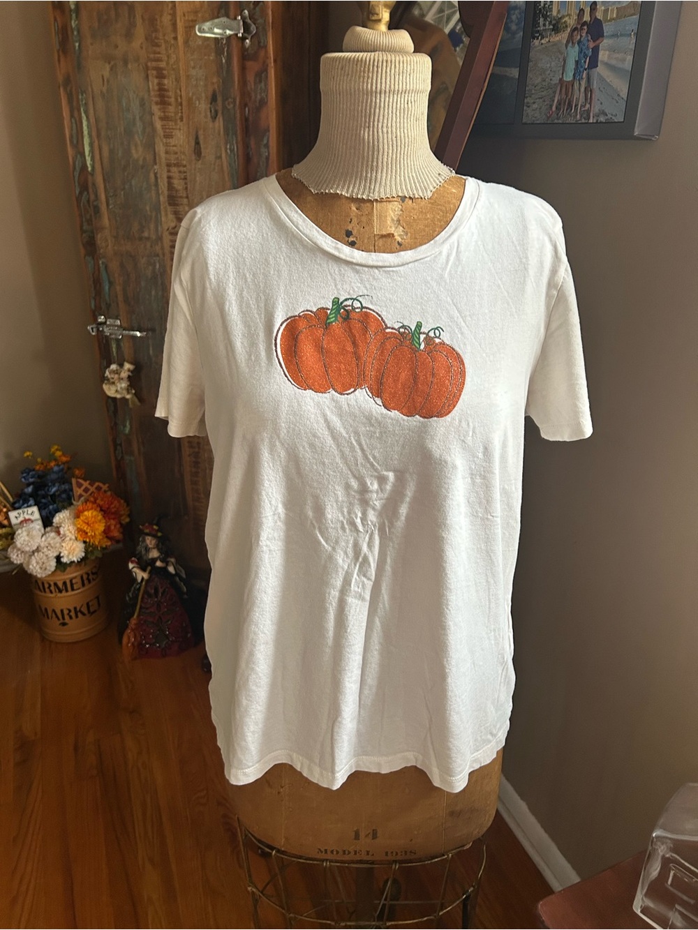 J. Crew Cream Short Sleeve Collectors Tee with Glitter Pumpkin Trio | Size XL
